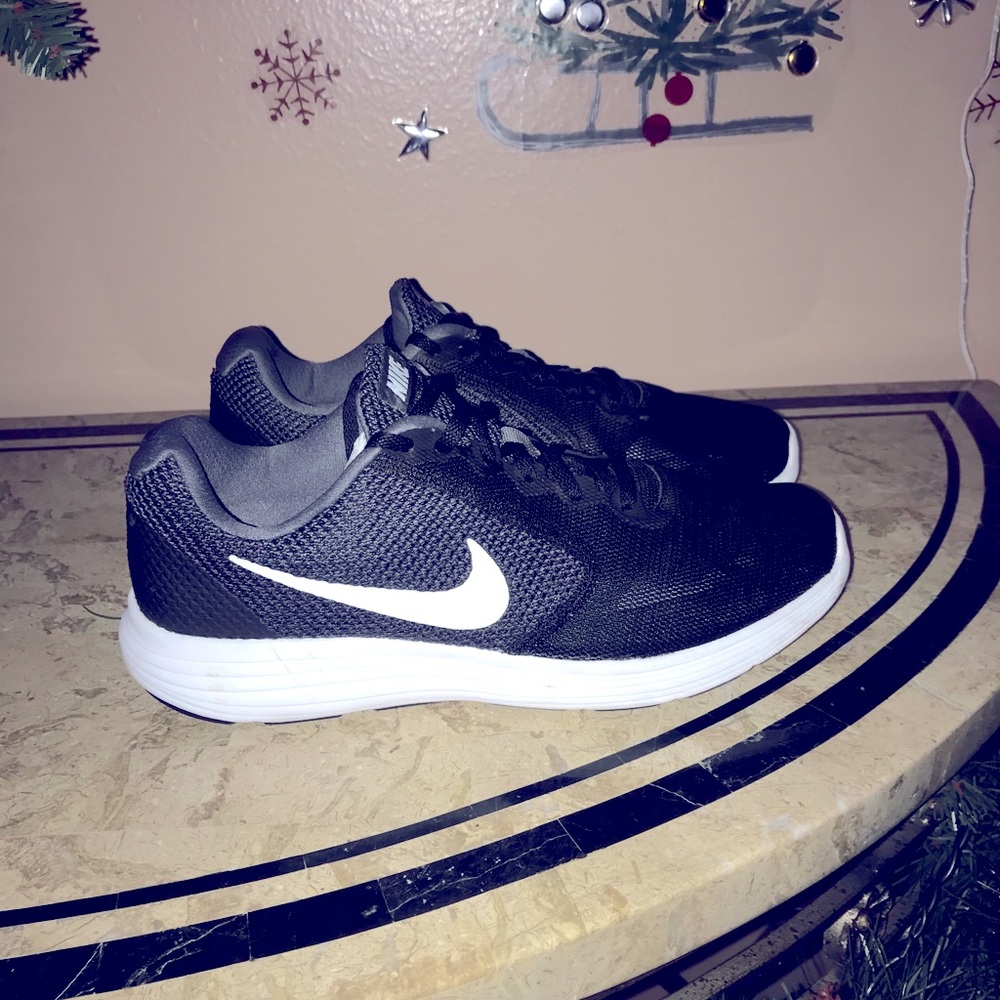 Nike Revolution 3 Classic Running / Walking Shoe